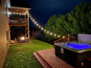 4BR Walk-in - Foosball Table - Hot Tub - Fire Pit - FREE TICKETS INCLUDED - DV166